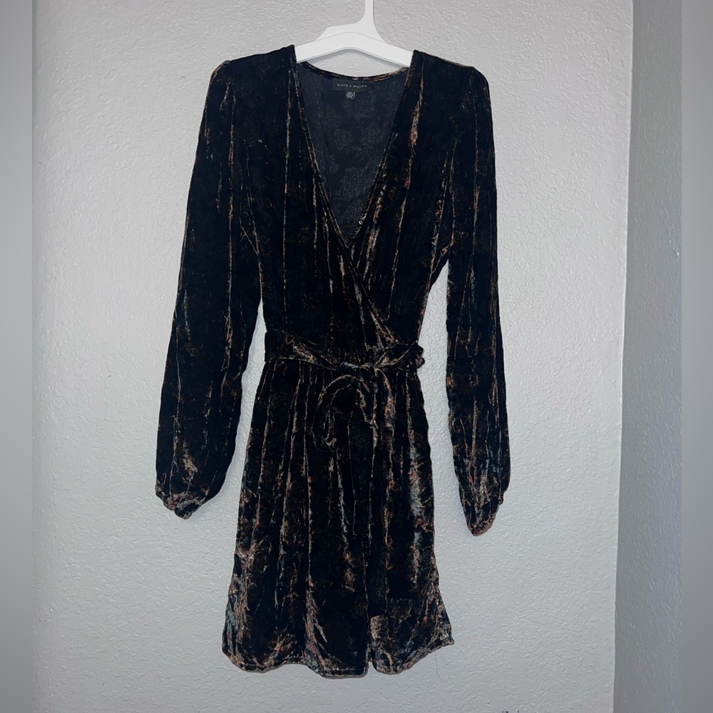 Slate & Willow Long Sleeve Velvet Tie Mini Dress Black Brown Holiday Party